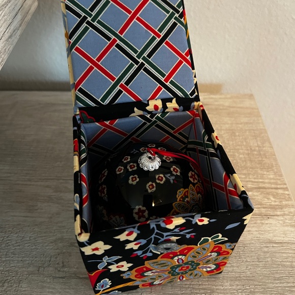 Vera Bradley 2010 Versailles Ornament with Keepsake Box - Picture 2 of 4